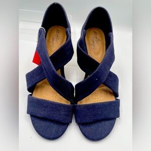 Dexflex Blue Denim Open Toe Wedge Sandals Size 8.5 NWT
